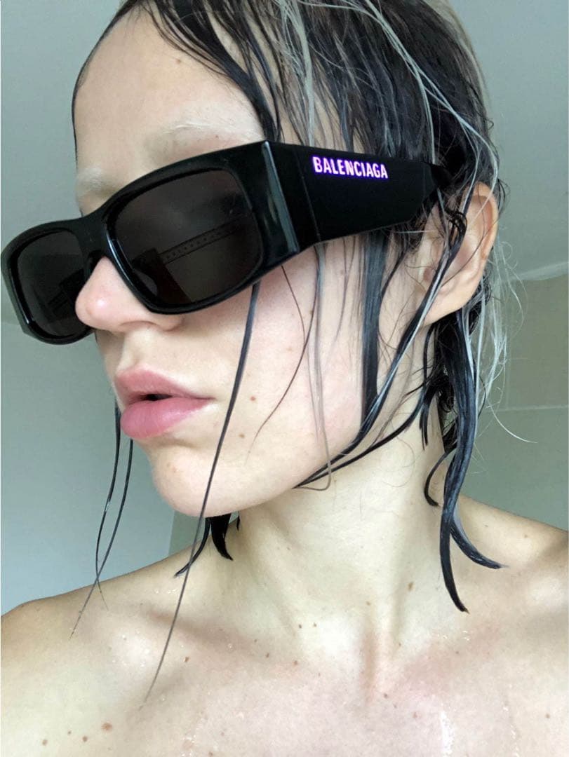 まいかBALENCIAGA LED FRAME サングラス