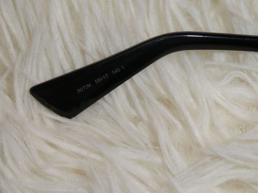 Dior ブラックラウンドサングラス ゴールドディテール