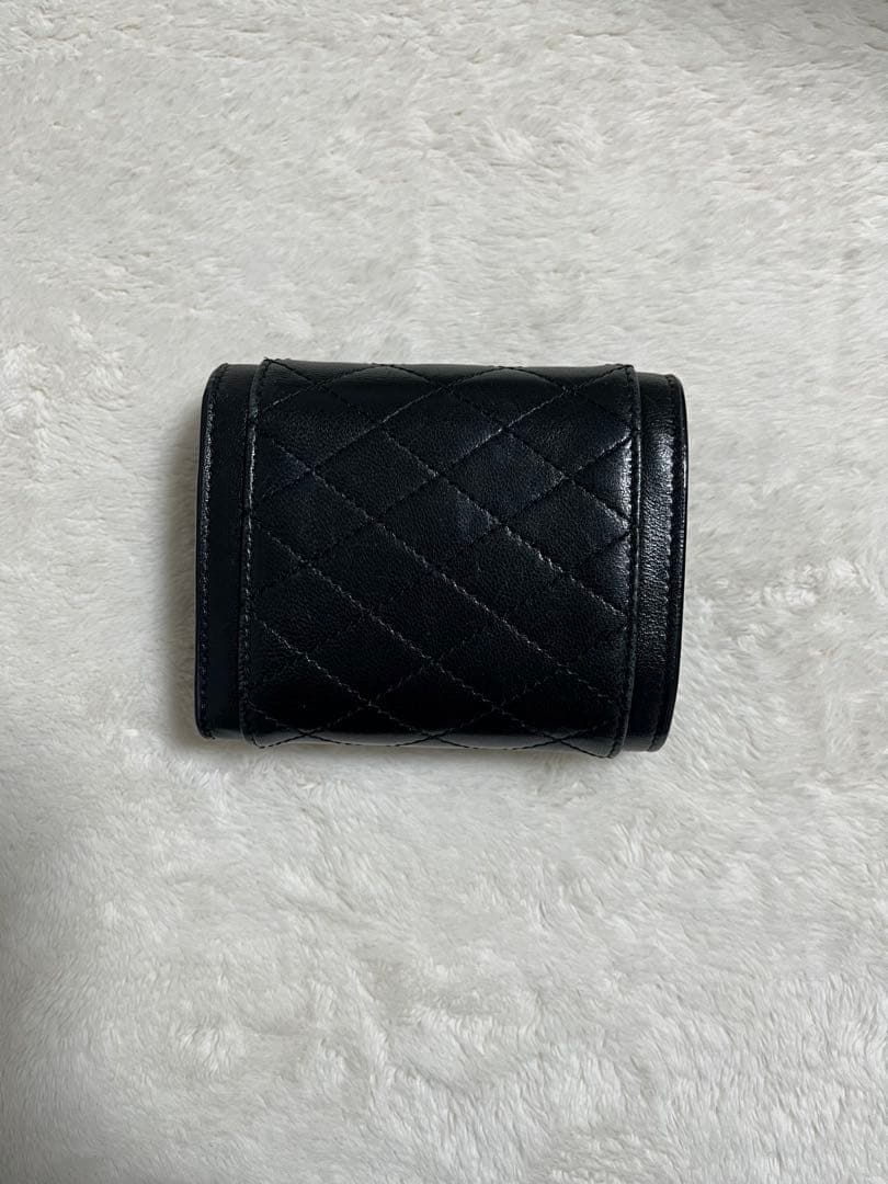 SAINT LAURENT キルティング三つ折り財布 ブラック