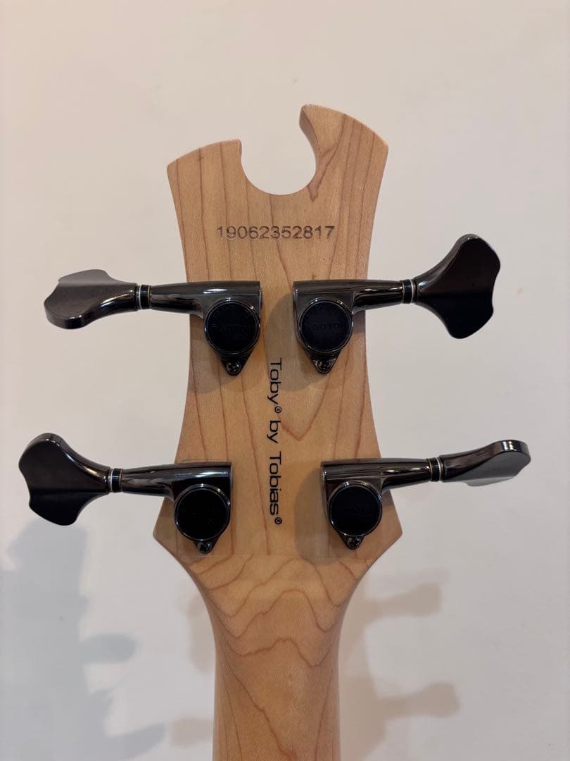 Epiphone Toby by Tobias フレットレスベース　弦なし
