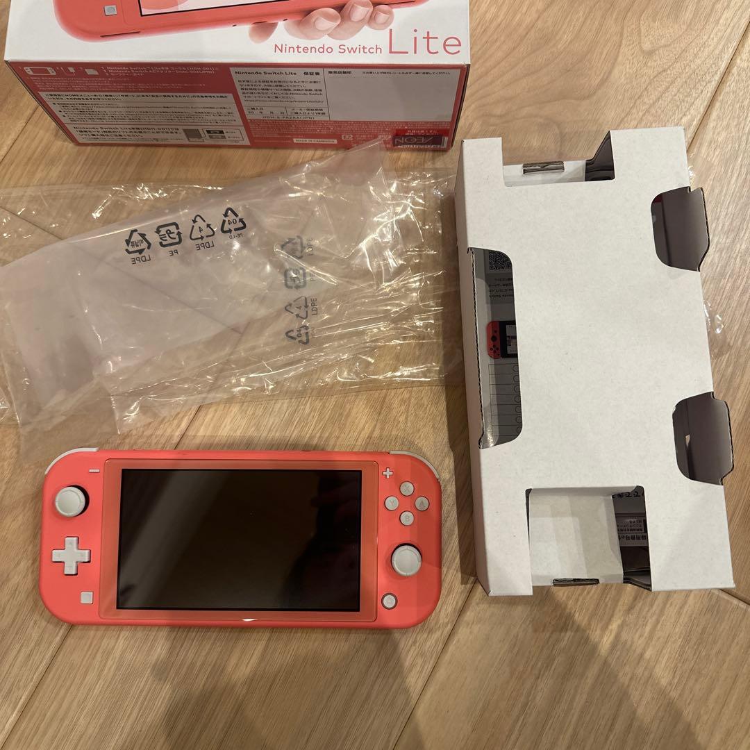 Nintendo Switchライト　ピンク　ケース付き