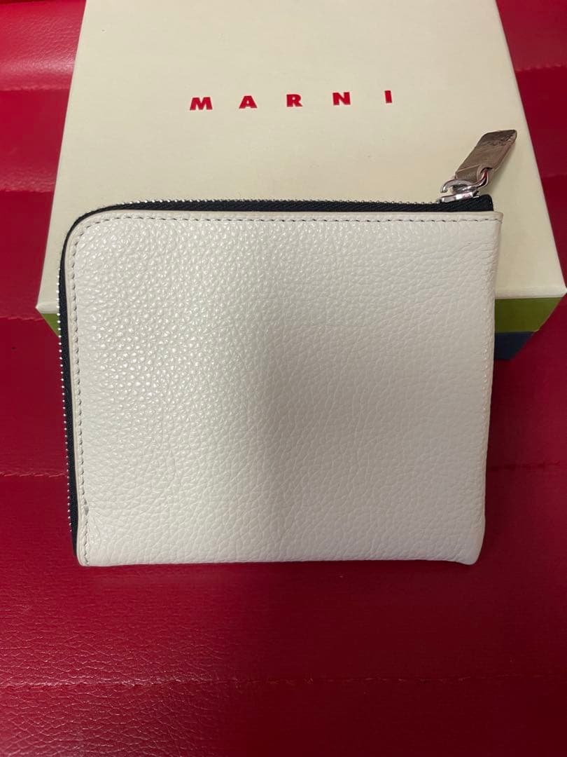 MARNI ホワイトレザー L字ジップコンパクトウォレット