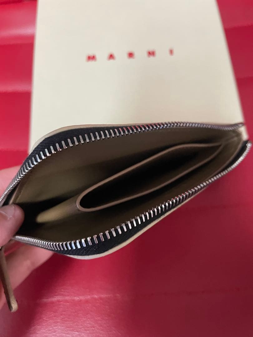 MARNI ホワイトレザー L字ジップコンパクトウォレット