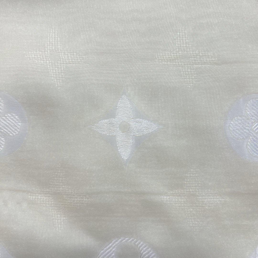 LOUIS VUITTON シルクストール クリーム色