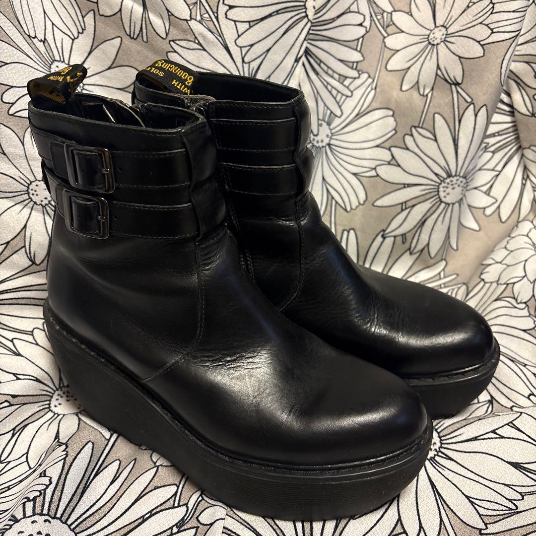 Dr. Martens ブラックウェッジ38
