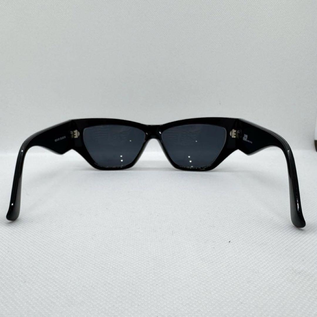 美品 VERSACE ヴェルサーチ サングラス ブラック ロゴ ケース付