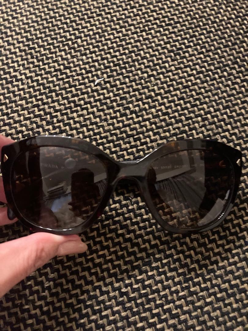 PRADA ブラックサングラス