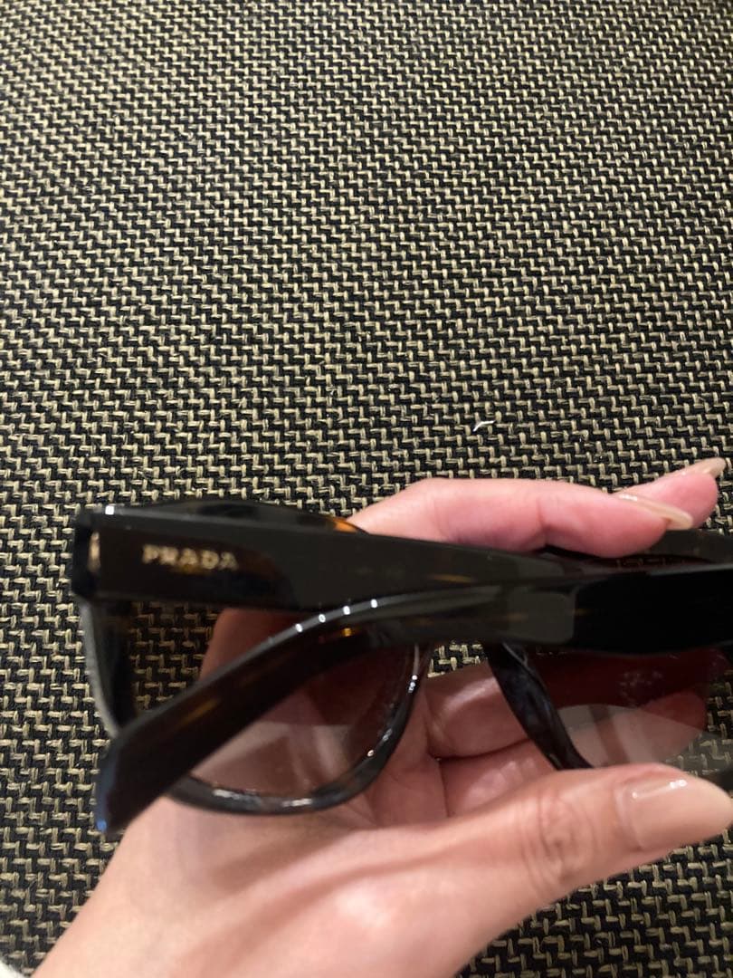 PRADA ブラックサングラス