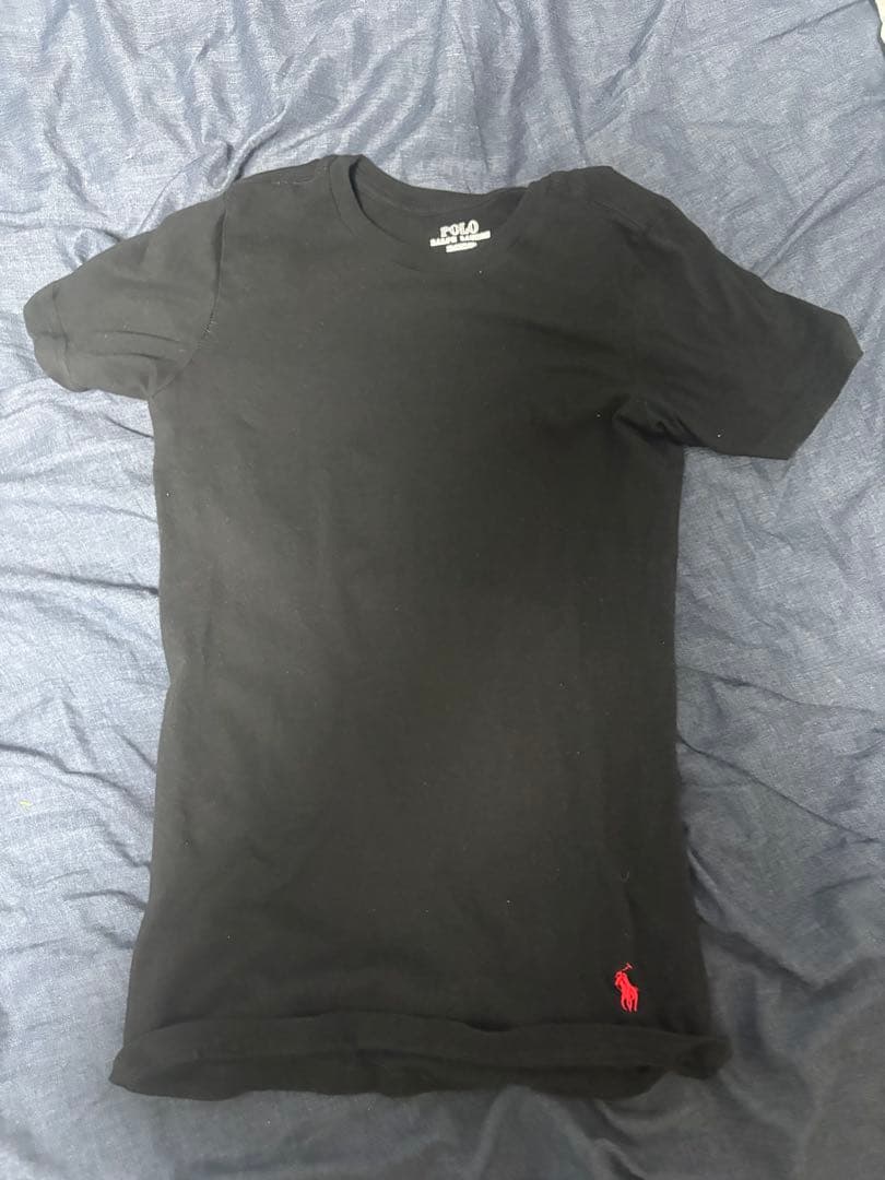 yvng patra 着用　polo ブラックTシャツ