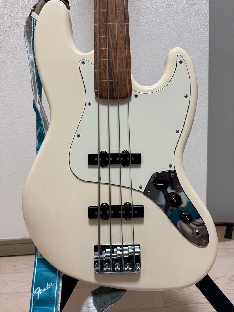 Fender Jazz Bass フレットレス ホワイト