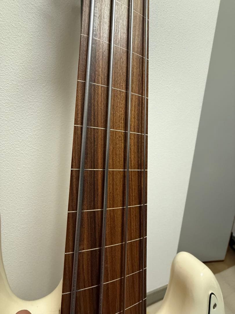 Fender Jazz Bass フレットレス ホワイト