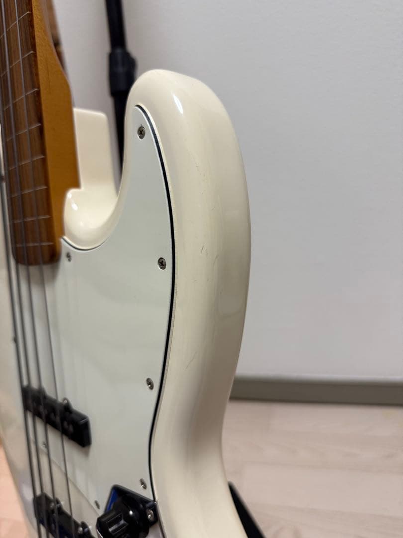 Fender Jazz Bass フレットレス ホワイト