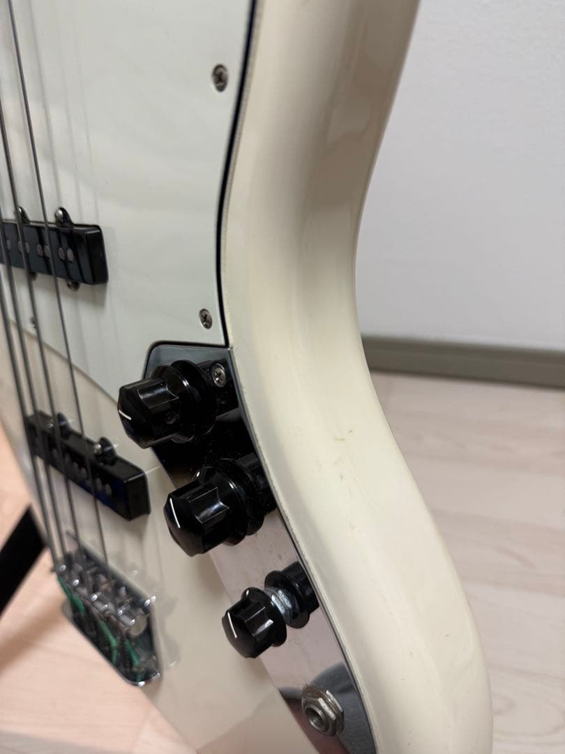 Fender Jazz Bass フレットレス ホワイト
