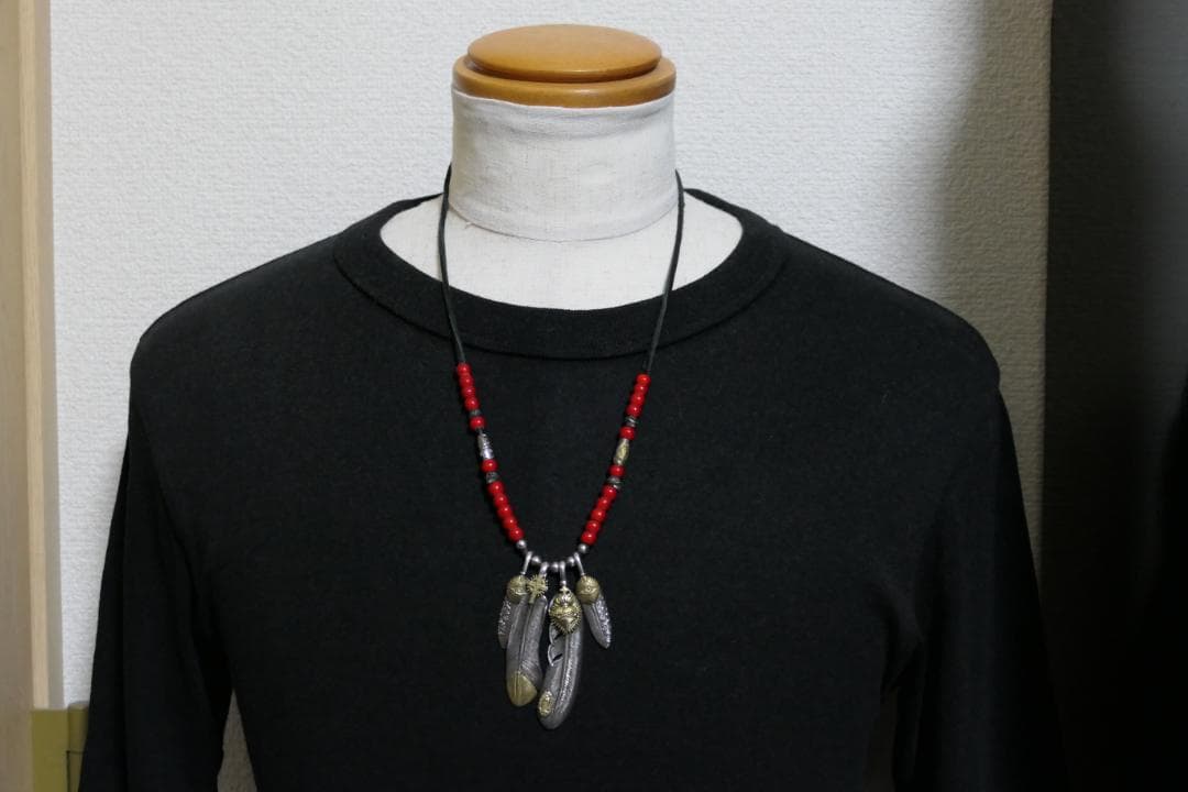 美品　グッドバイブレーション　フェザー　ネックレス　レザーコード