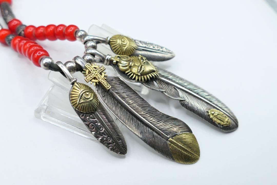美品　グッドバイブレーション　フェザー　ネックレス　レザーコード