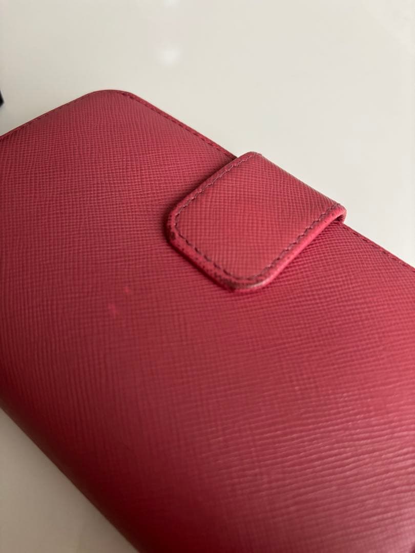 PRADA ピンク 二つ折り財布【最終価格】