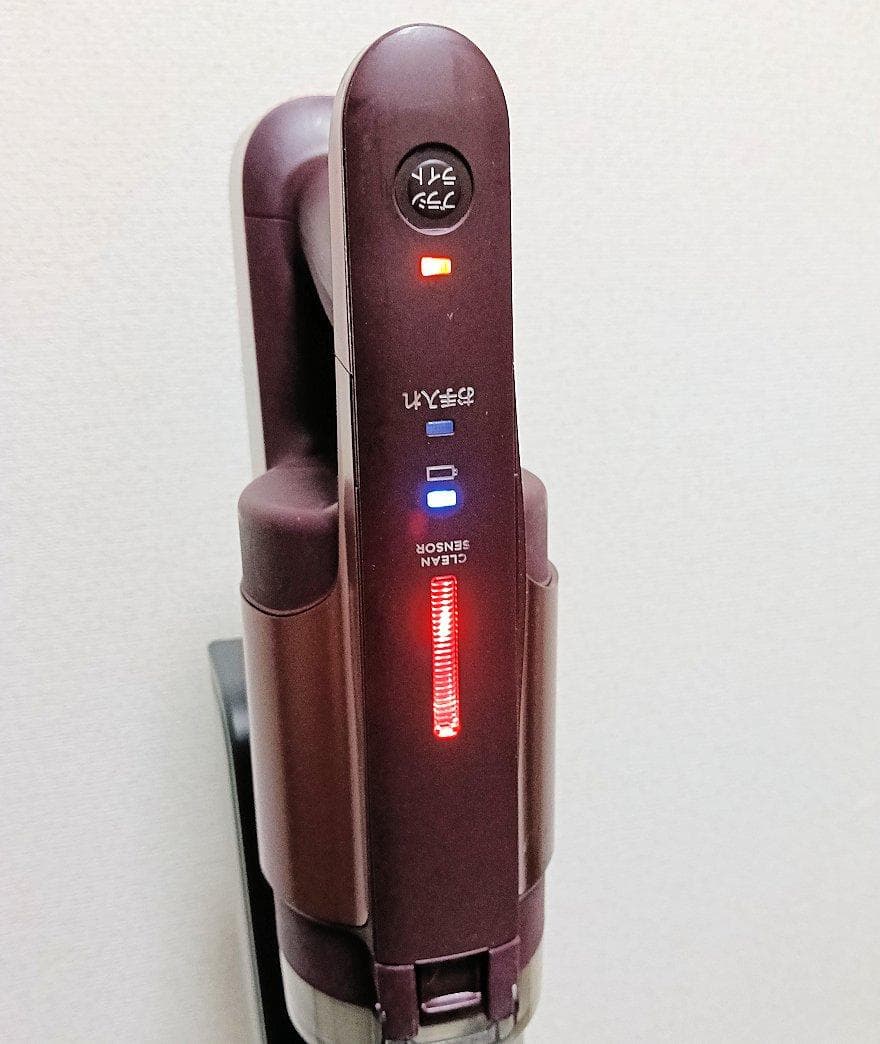 送料無料　2021年製　Panasonic コードレス掃除機MC‐VKS8200