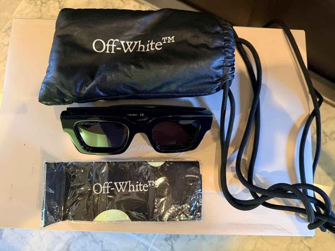 Off-White ブラック サングラス