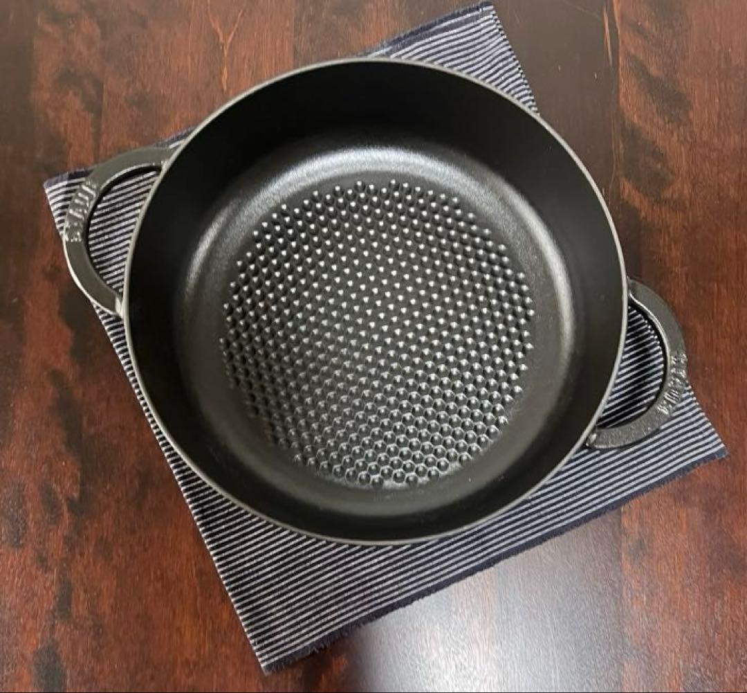 鍋は重いが料理は美味い！　ストウブ　鋳物ホーロー製浅型両手鍋