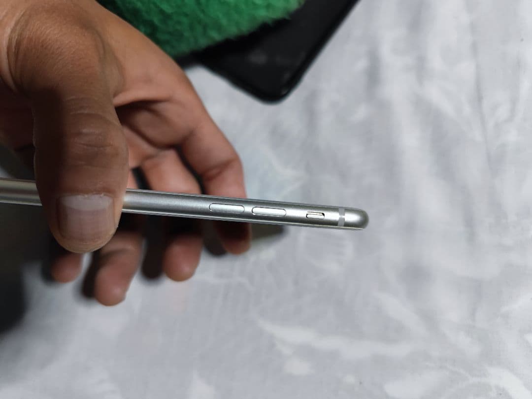 iPhone ホワイト 本体