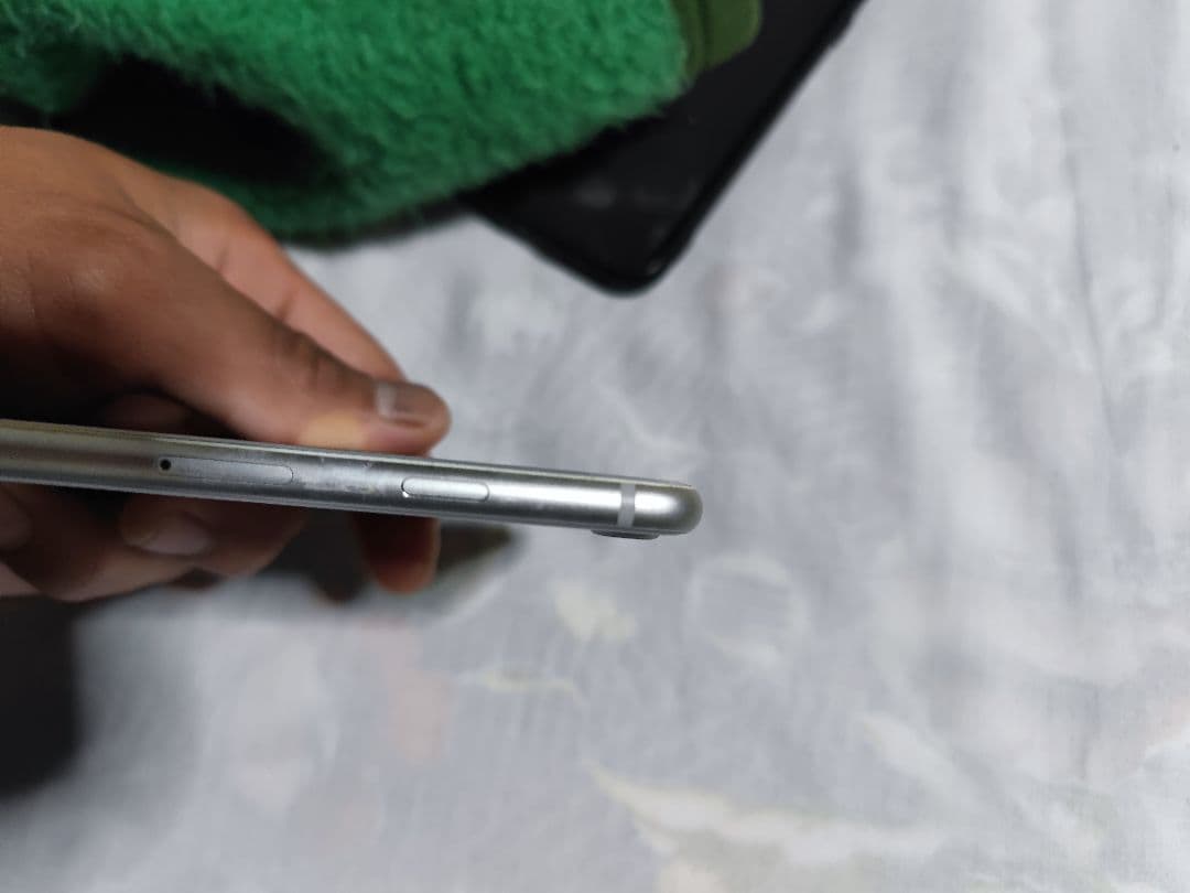 iPhone ホワイト 本体