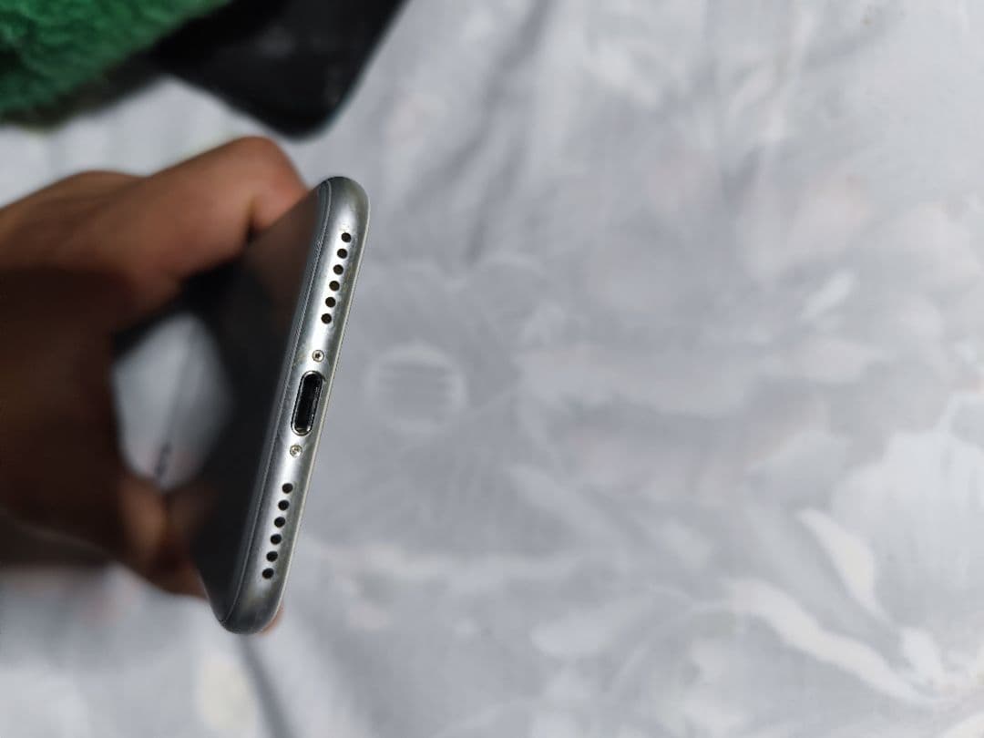iPhone ホワイト 本体