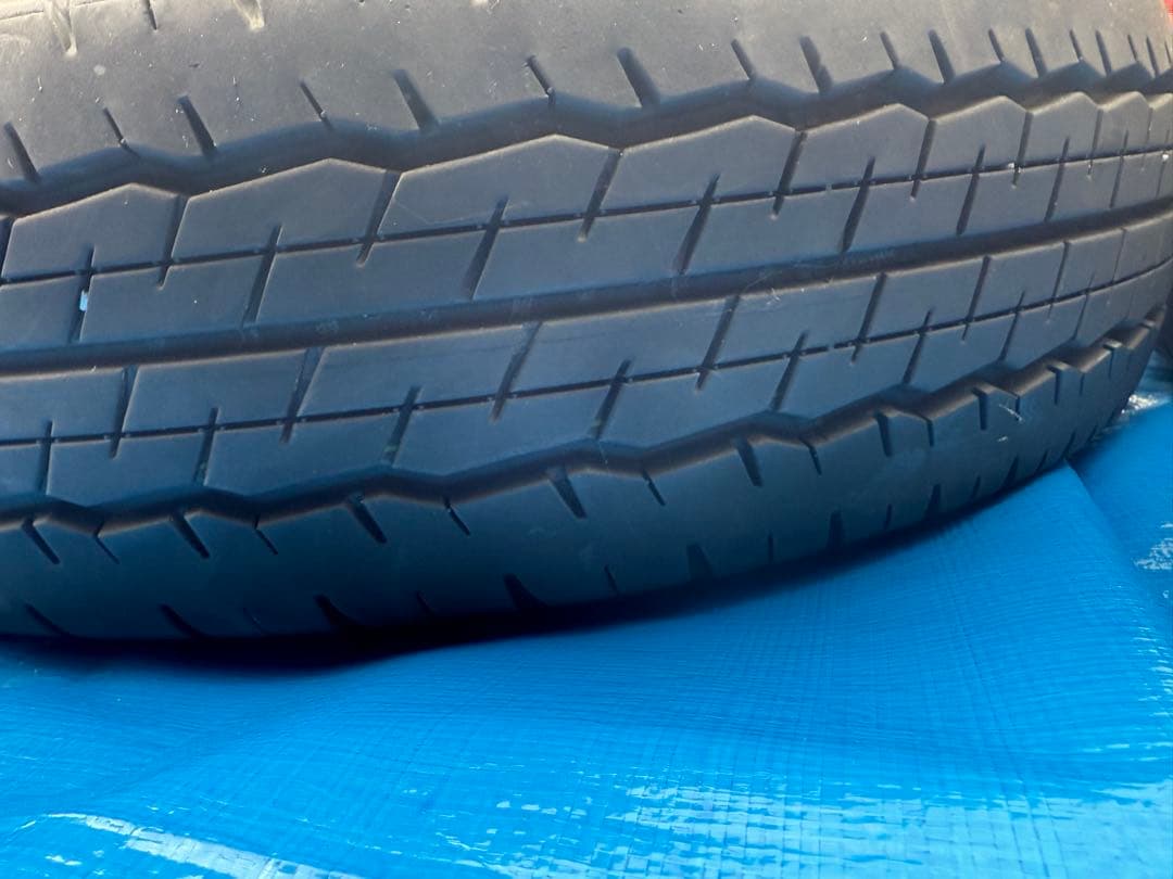 ハイエースDUNLOP SP 175 タイヤ 4本セット