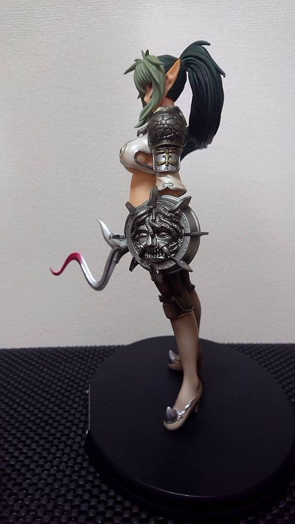 クイーンズブレイド　エキドナフィギュア