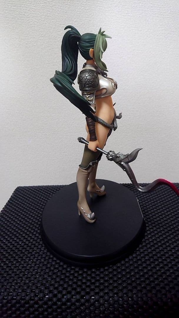 クイーンズブレイド　エキドナフィギュア