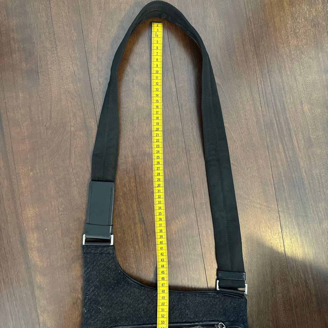 プラダ　ブラックファーボディバッグ