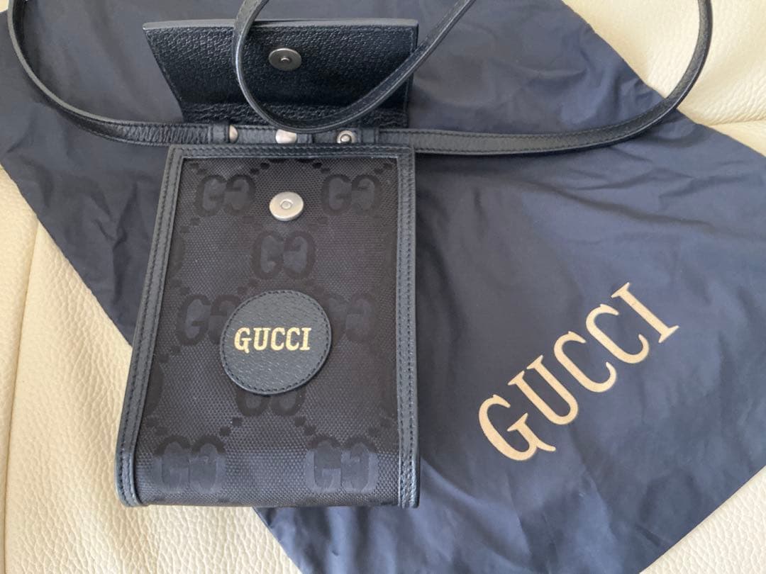 ◾️未使用クラス　GUCCI 男女兼用スマホケース