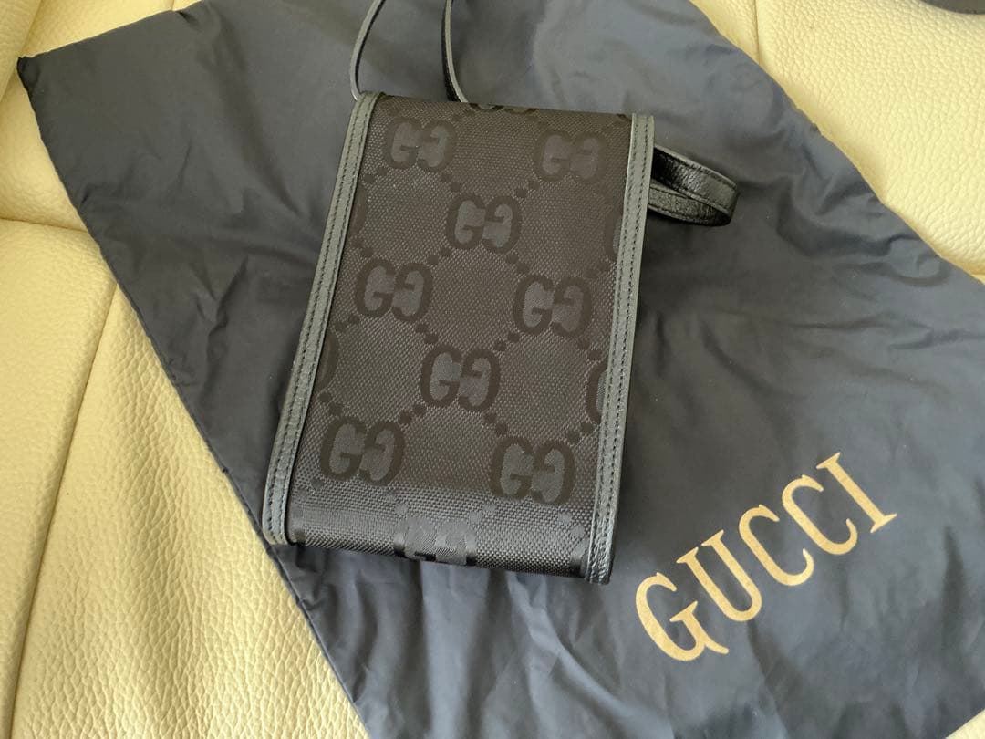 ◾️未使用クラス　GUCCI 男女兼用スマホケース