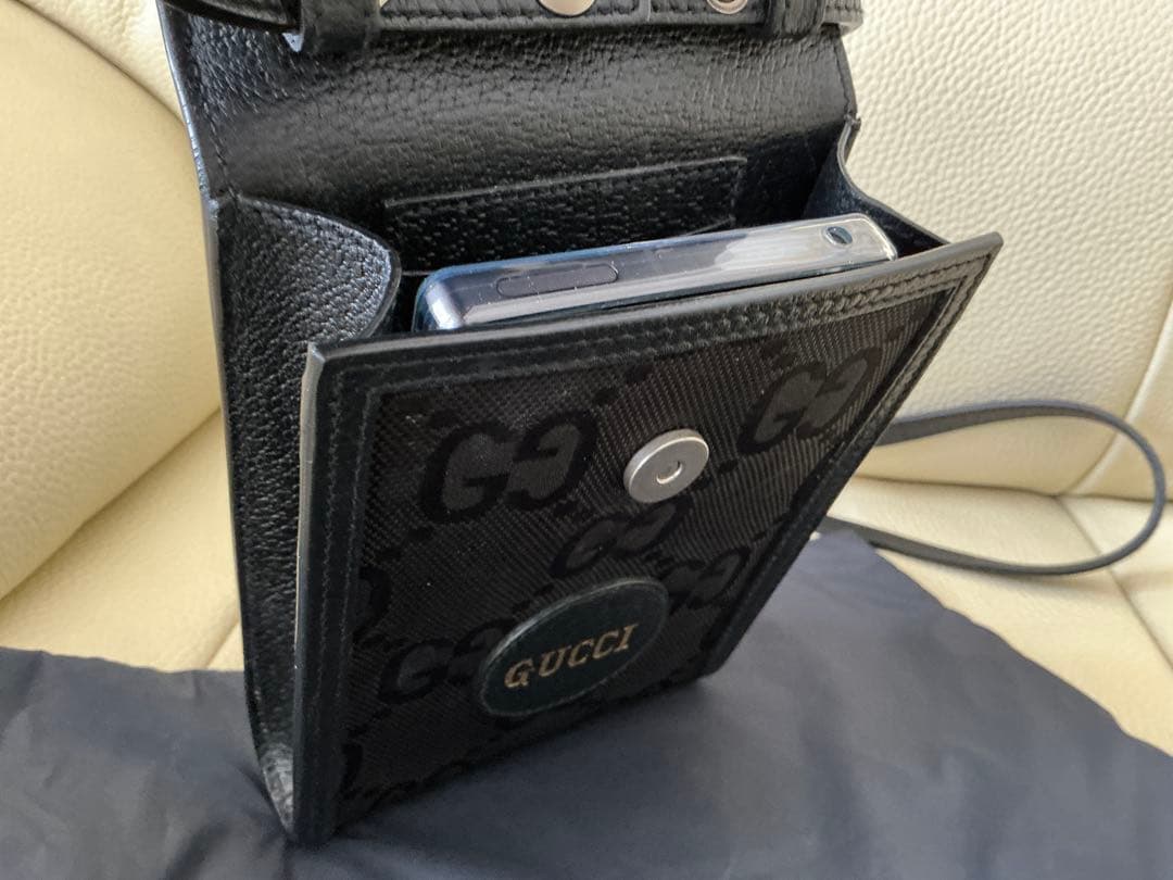 ◾️未使用クラス　GUCCI 男女兼用スマホケース