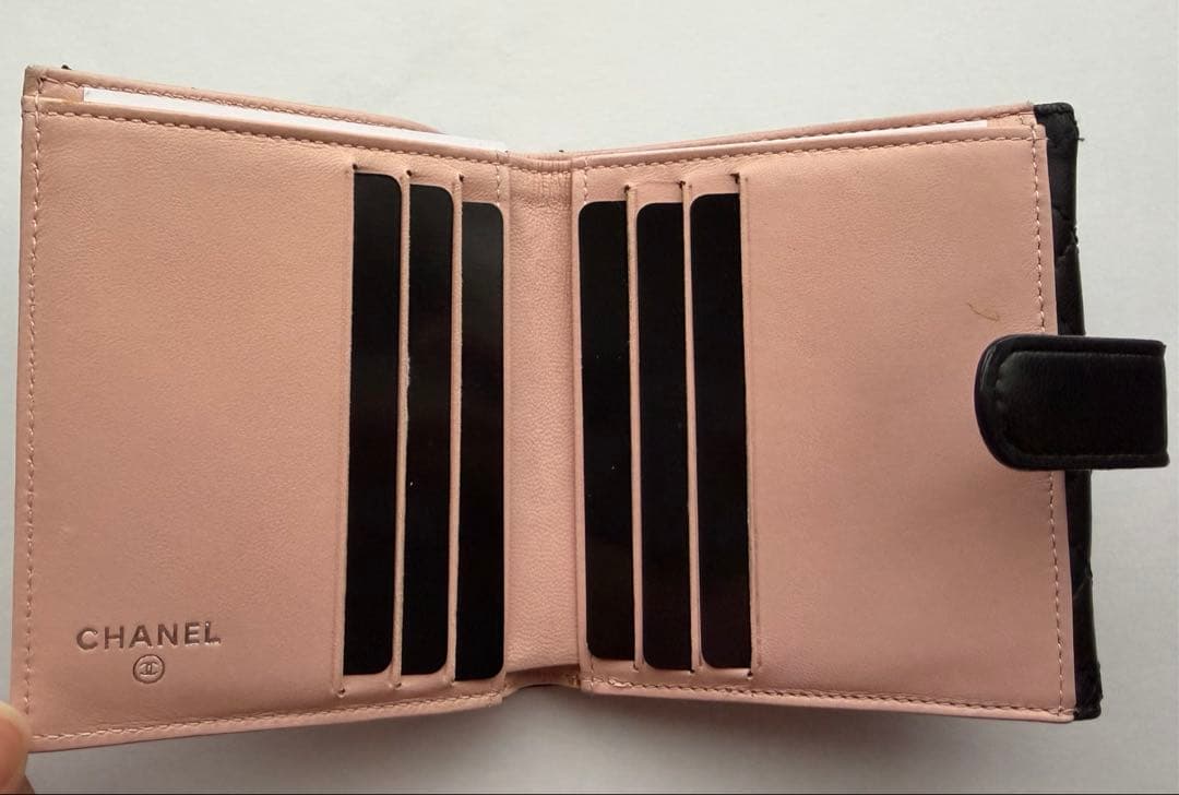 CHANEL 二つ折り財布　リボンモチーフ