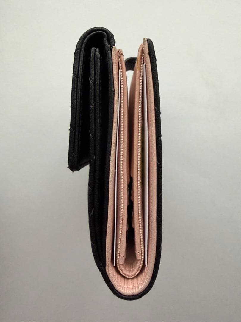 CHANEL 二つ折り財布　リボンモチーフ