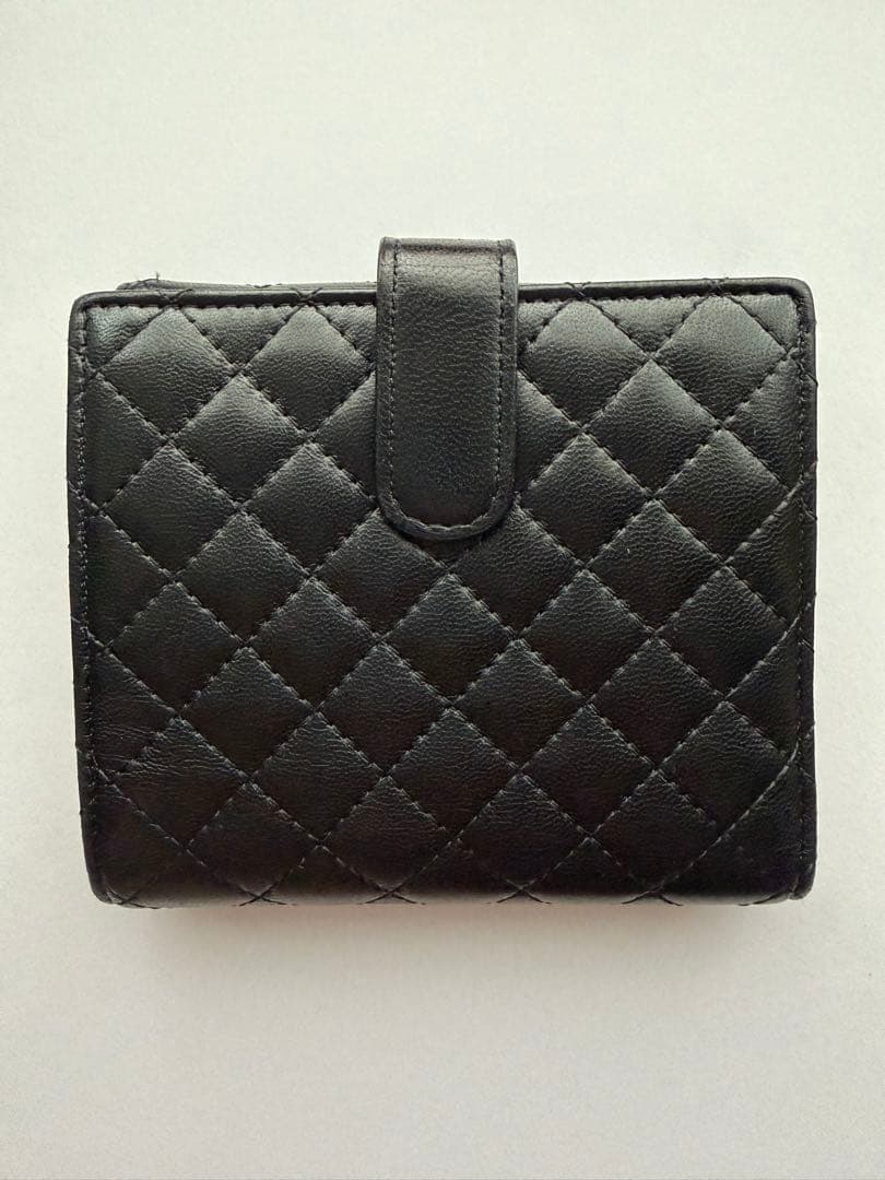 CHANEL 二つ折り財布　リボンモチーフ