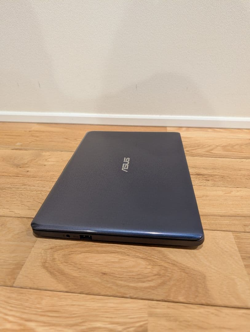 ASUS ノートPC E203MA