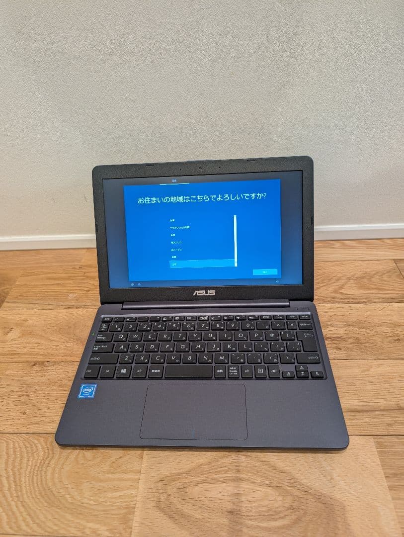 ASUS ノートPC E203MA