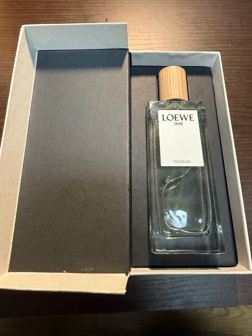 LOEWE 001 WOMAN Eau de Parfum 50ml 値下げ検討
