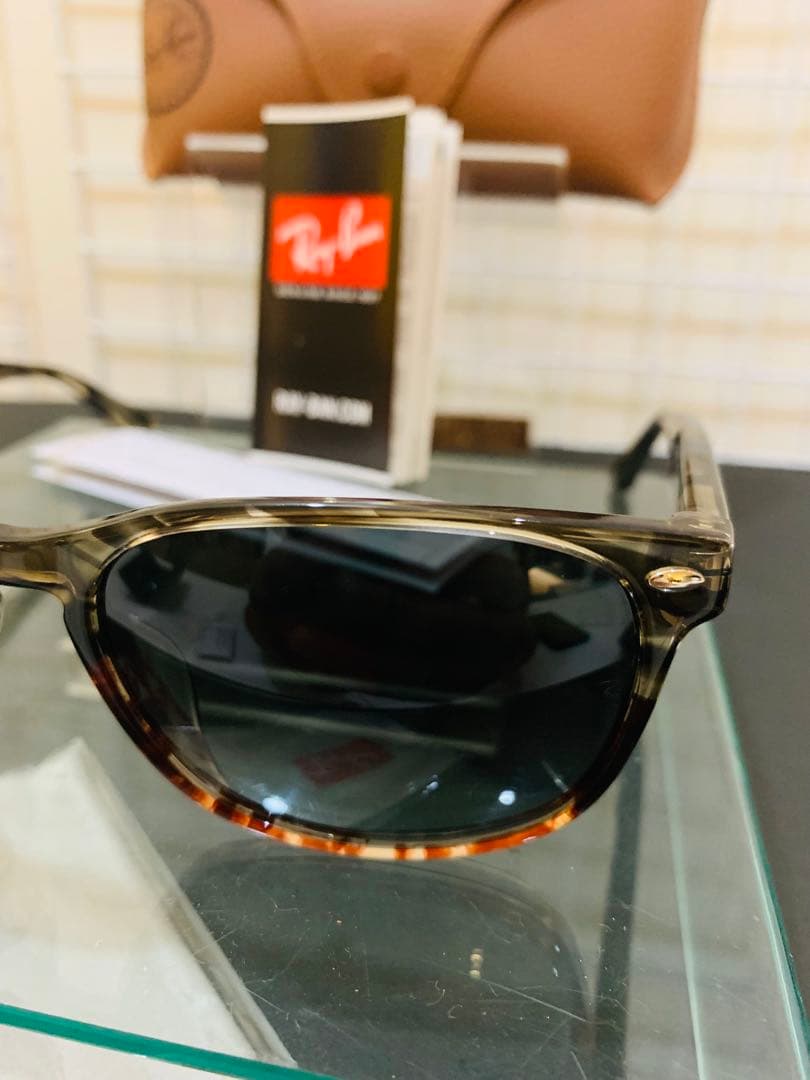 【未使用に近い極美品】 Ray-Ban レイバン サングラス　レンズグレー系
