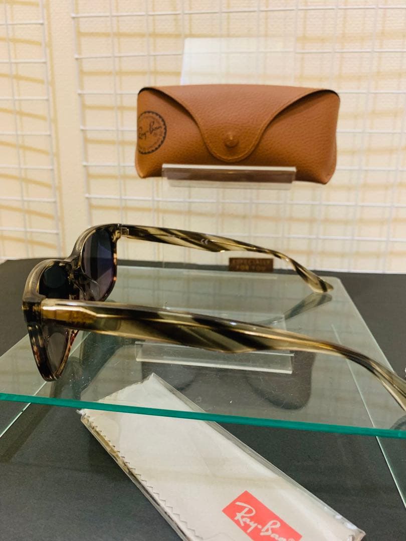 【未使用に近い極美品】 Ray-Ban レイバン サングラス　レンズグレー系