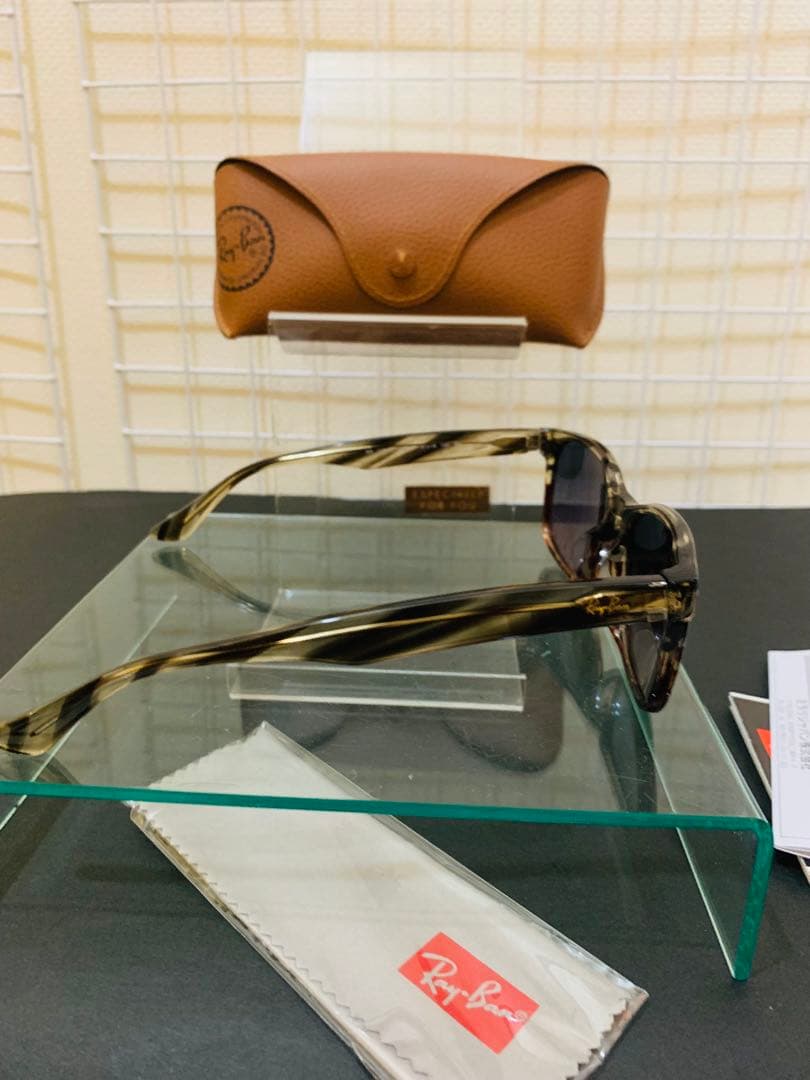 【未使用に近い極美品】 Ray-Ban レイバン サングラス　レンズグレー系