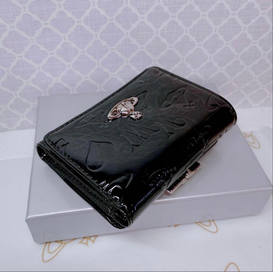 【内側に素敵な柄♡】Vivienne Westwood 折財布 エナメル黒