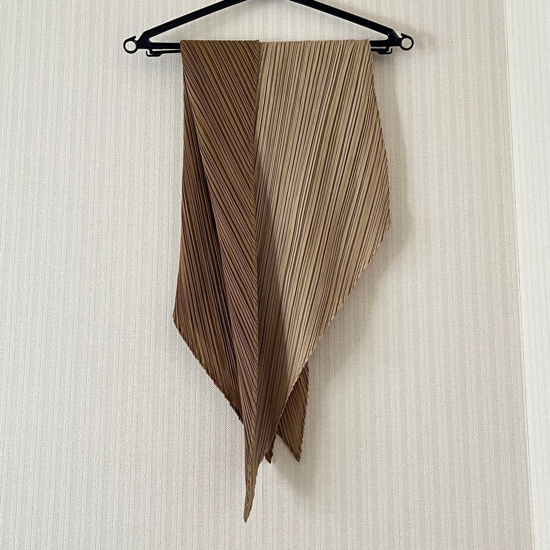 ISSEY MIYAKE /イッセイミヤケ ストール　ベージュ