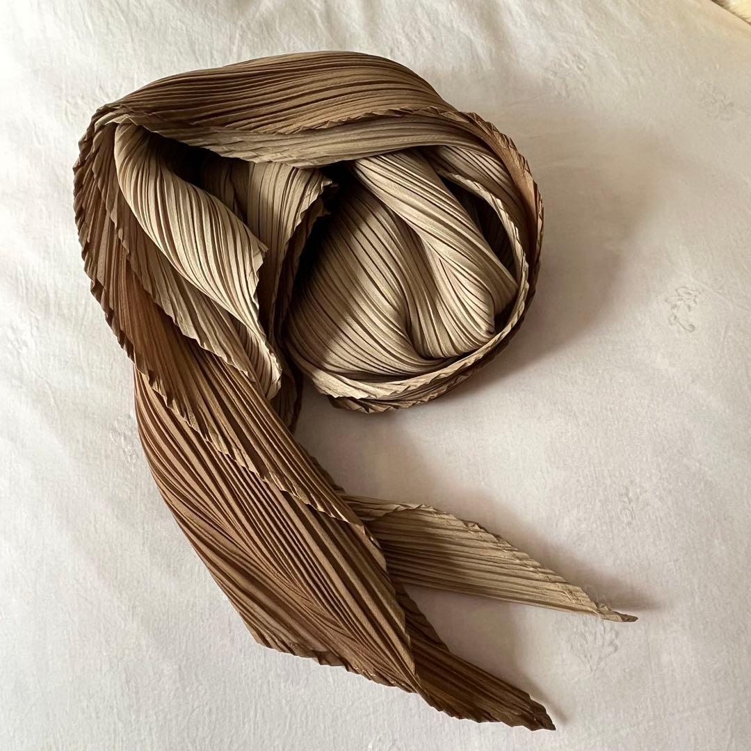 ISSEY MIYAKE /イッセイミヤケ ストール　ベージュ