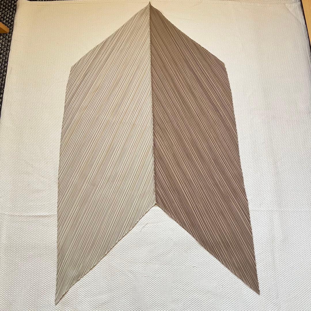 ISSEY MIYAKE /イッセイミヤケ ストール　ベージュ