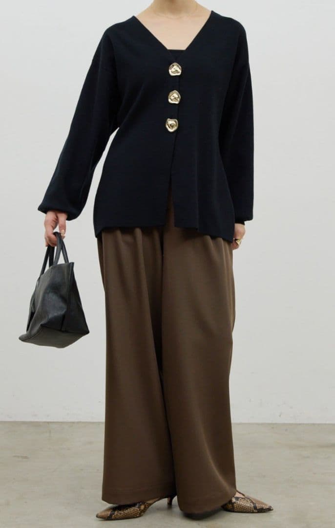 美品 GALLARDAGALANTE ビジューVネックカーディガン ブラック