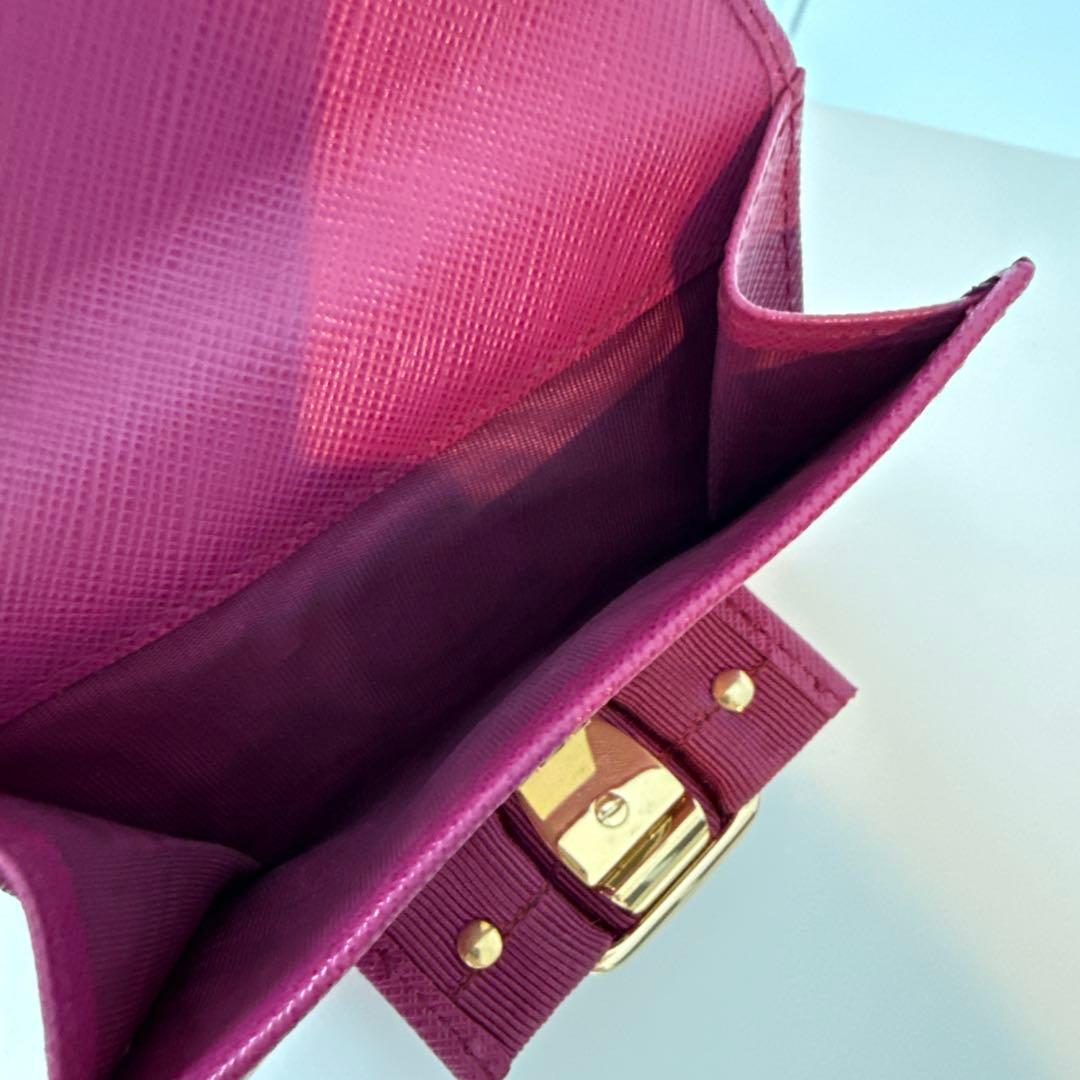 美品♡ フェラガモ ヴァラ 二つ折り財布 リボン