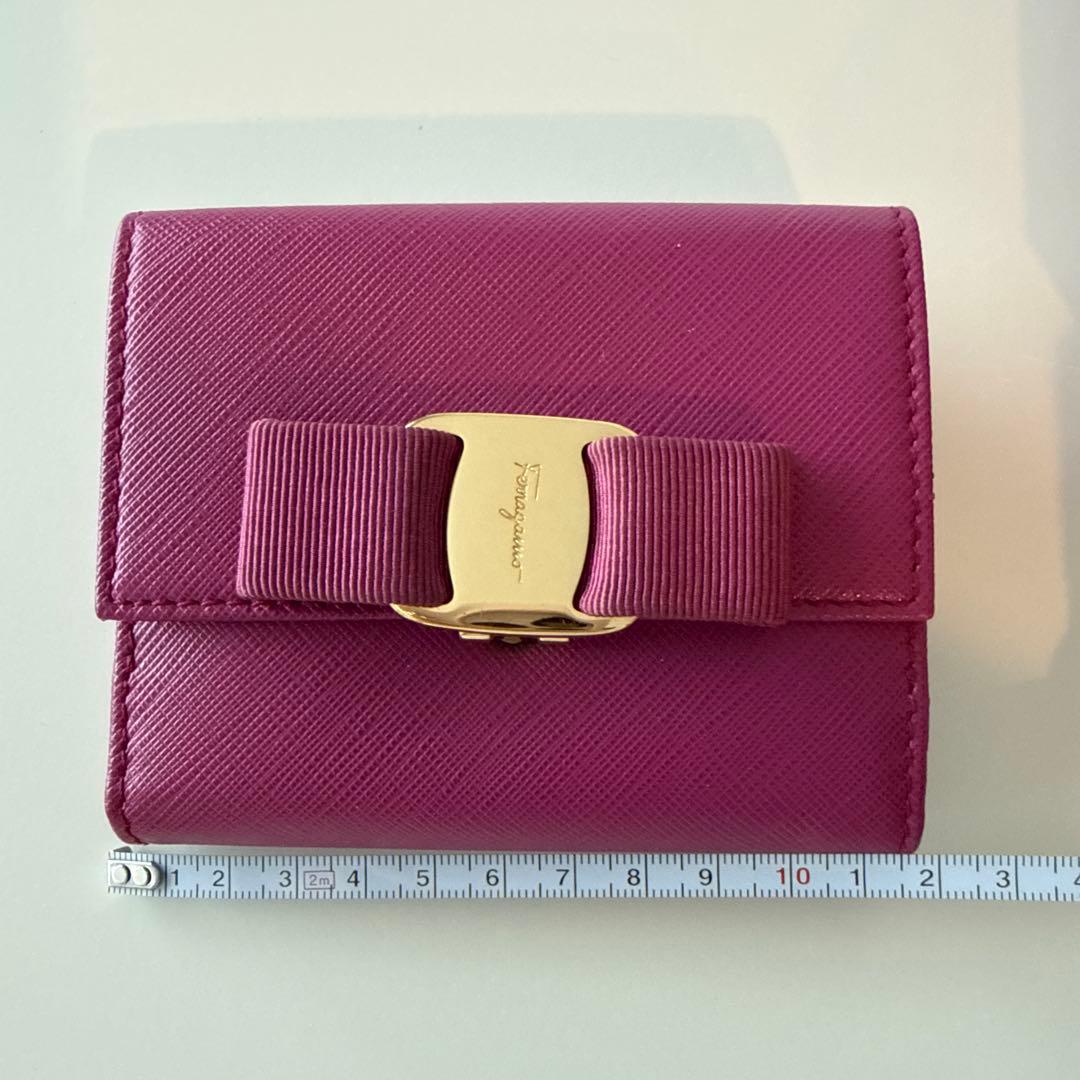 美品♡ フェラガモ ヴァラ 二つ折り財布 リボン