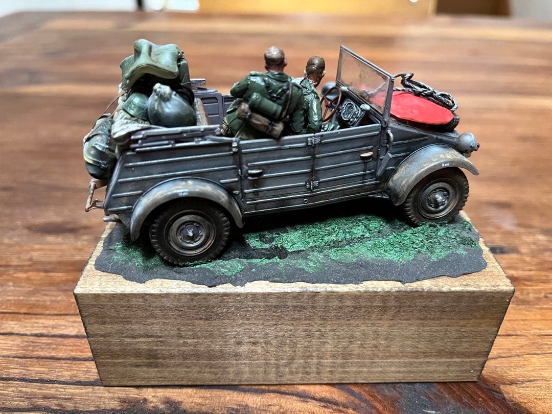 自作品タミヤ1/35キューベルワーゲン。フィギュア３体付。